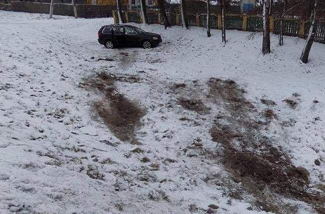 Ищут очевидцев ДТП в Бобруйском районе: Volvo перевернулся в кювете, погиб пассажир
