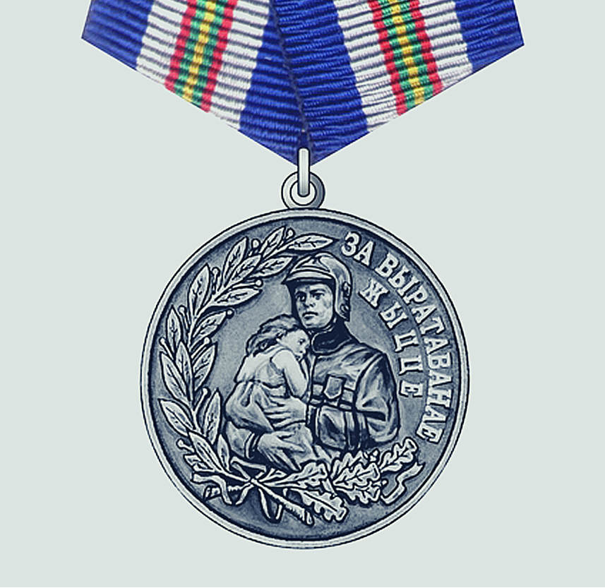 Медаль от МЧС «За героизм и мужество при спасении человека» получили милиционеры в Бобруйске