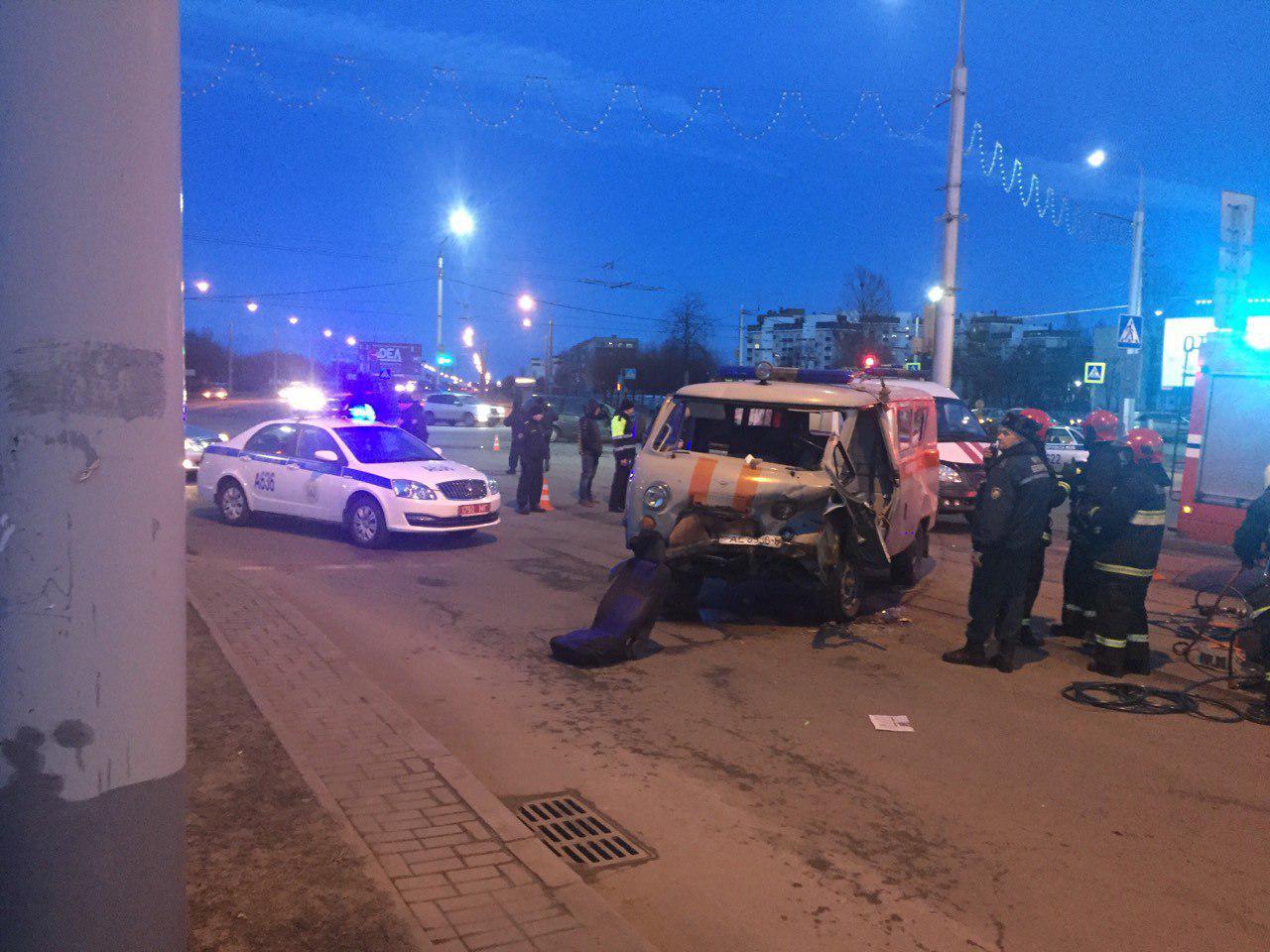 В Бобруйске произошла страшная авария. Фельдшера скорой помощи выбросило в лобовое стекло