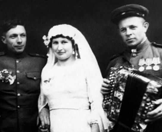 К фотовыставке свадебных фотографий фронтовых лет готовятся в Бобруйском районе