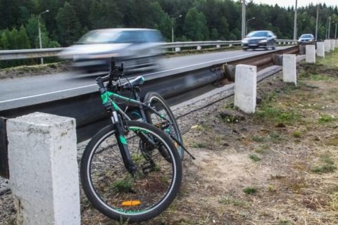 В Бобруйском районе велосипедистка погибла в результате двойного наезда