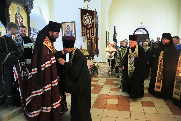 Епископ Серафим совершил чин прощения в Никольском кафедральном соборе Бобруйска