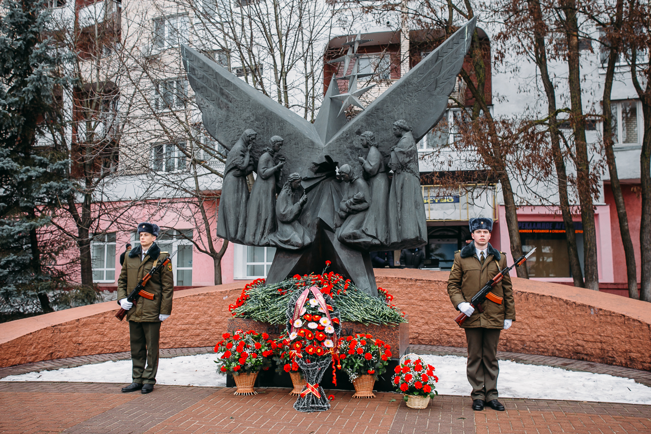 В Бобруйске возложили цветы к памятнику воинам-интернационалистам